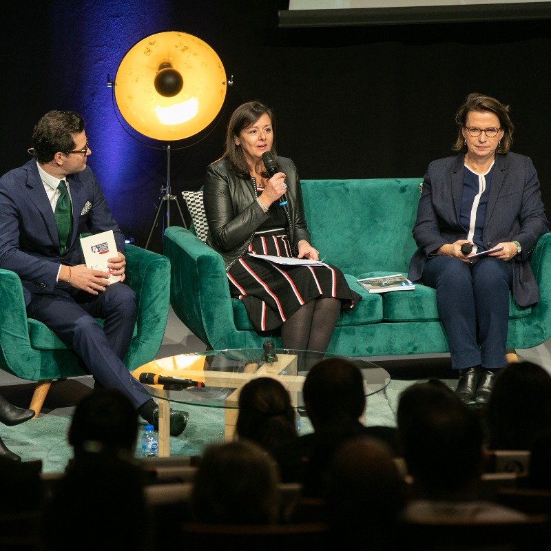CNG_TC's tweet photo. 134ème #CongresCNGTC | Comment préserver l'accessibilité et la proximité de la #Justice face à la #fracturenumérique ?

🎙️Claire Hédon, @Defenseurdroits &amp; Sophie Jonval, présidente honoraire de la profession, ont rappelé l'importance d'une double entrée, physique et numérique.