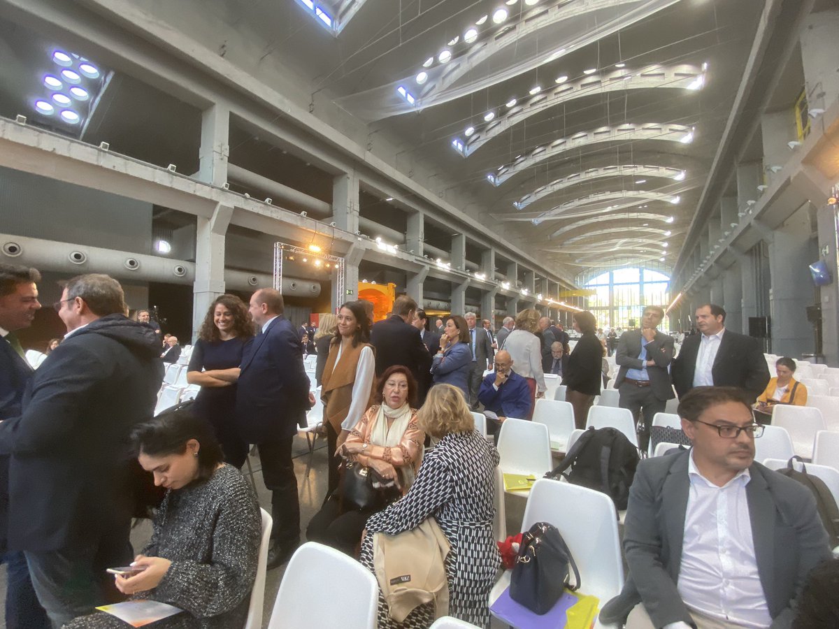 madridinnova's tweet photo. 🟠Todo a punto en @LaNaveMadrid para el comienzo de La Gala de presentación del 'Anuario 2022' de @Cotec_Innova … https://t.co/g2Esg7aBqG