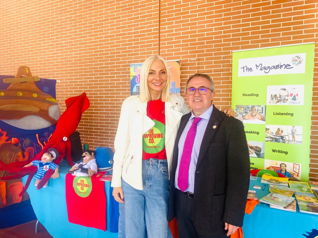 TheImprovingCo's tweet photo. Adolfo Martínez director del programa Beda del que The Improving Co. es colaborador desde hace más de diez años, introduce este congreso en el que más que nunca, está presente la energía de emprender con muchísima alegría un nuevo curso! 🎭🌍🎓🎉💚
#theimproving #beda #Madrid https://t.co/YlSEVHHqxn