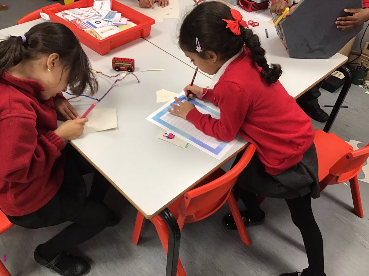 This week we have been thinking of ways to enhance our writing provision. A big thank you to Miss Wilson  for sharing this idea. I have loved seeing ch engaging with writing prompts and opportunities in the environment. @kestrelmead <a href="/MissBickleyKMPA/">Mrs Brown KMPA</a> #earlywriting 🖊 📖