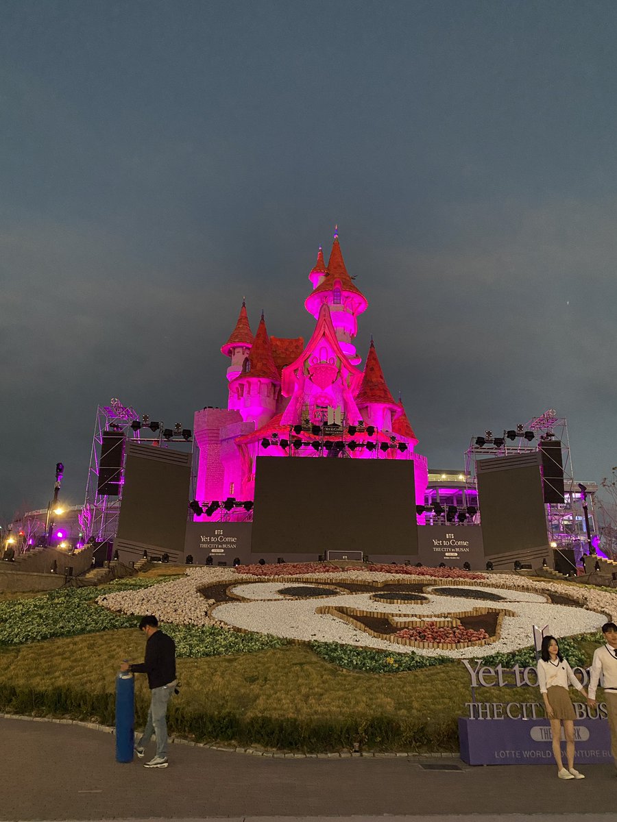 The castle has this color omg so cute!! #YetToComeTHECITYinBUSAN #YetToComeinBUSAN #PurpleLightsUp