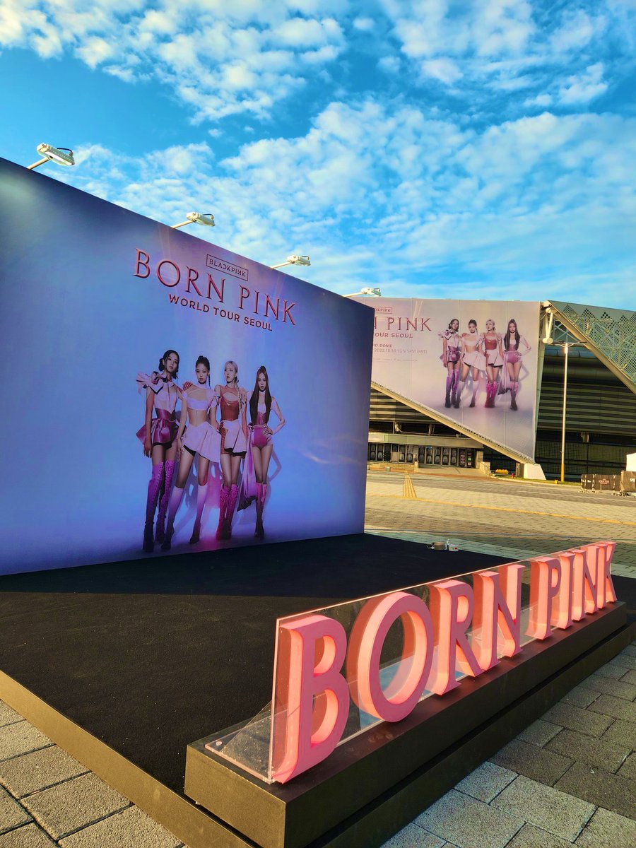 BLACKPINKGLOBAL's tweet photo. .@BLACKPINK BORN PINK World TOUR in KSPO Dome, Seoul. 🤩👀🫶🏻

#SHUTDOWN #PINKVENOM #BORNPINK #BLACKPINK https://t.co/5siubNlRbk