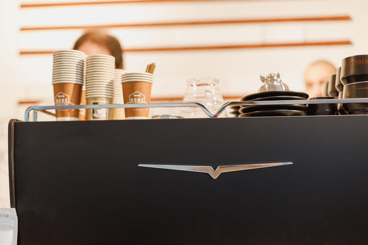 victoriaarduino's tweet photo. Highlights from #Brussels 🇧🇪 with #PureBrewHappyHour at Knit & Treats.
The event was part of @brusselscoffeeweek.
Coffee lovers, geeks and professionals were able to try this #BlackEagleMaverick 's revolution: #PureBrew with exclusive #PureBrewMocktails
#VictoriaArduino https://t.co/wbLs9SaMMv