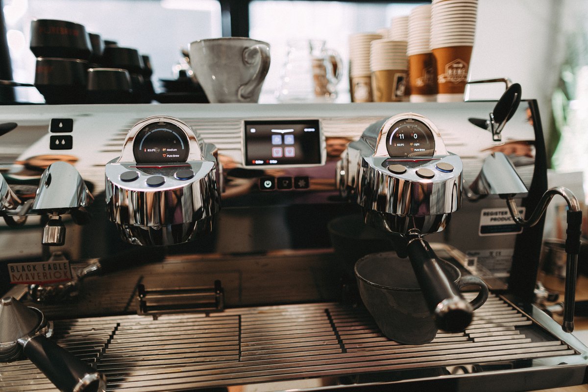 victoriaarduino's tweet photo. Highlights from #Brussels 🇧🇪 with #PureBrewHappyHour at Knit & Treats.
The event was part of @brusselscoffeeweek.
Coffee lovers, geeks and professionals were able to try this #BlackEagleMaverick 's revolution: #PureBrew with exclusive #PureBrewMocktails
#VictoriaArduino https://t.co/wbLs9SaMMv