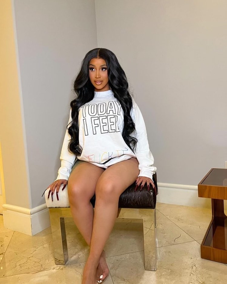 legitngnews's tweet photo. "Made it to 30 with 2 cribs, 6 whips, multiple properties and bless kids." - CardiB.
Famous rapper Cardi B counts her blessings as she recently turned 30!
No matter how little, always count your blessings🙏
📸: @iamcardib
#legitpost #legitng #cardib #fridaygoodness https://t.co/Y44Dg58ROp