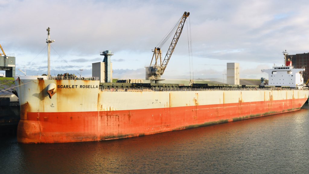WixpixRob's tweet photo. Size matters 🤔
everyone matters on Stormont Wharf @BelfastHarbour
The mighty #ScarletRosella (43,000 gross tonnage)
And #ArklowCloud (3,000 gross tonnage) 🤷♂️
📸WixPix@Sea https://t.co/nxqzCI3swz