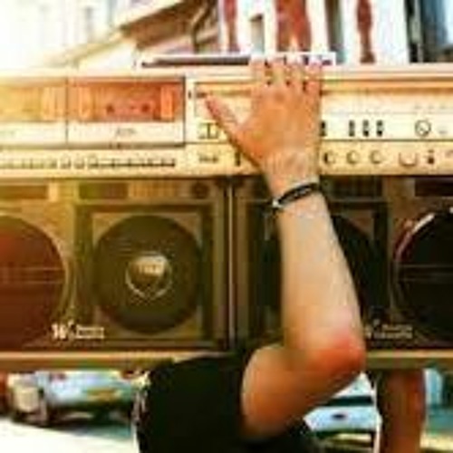 Runners... Bearing in mind you only hear them for a few seconds.. What's your favourite cheesy song to hear a route marshal playing as you run by on a race? 🦖📻🎶