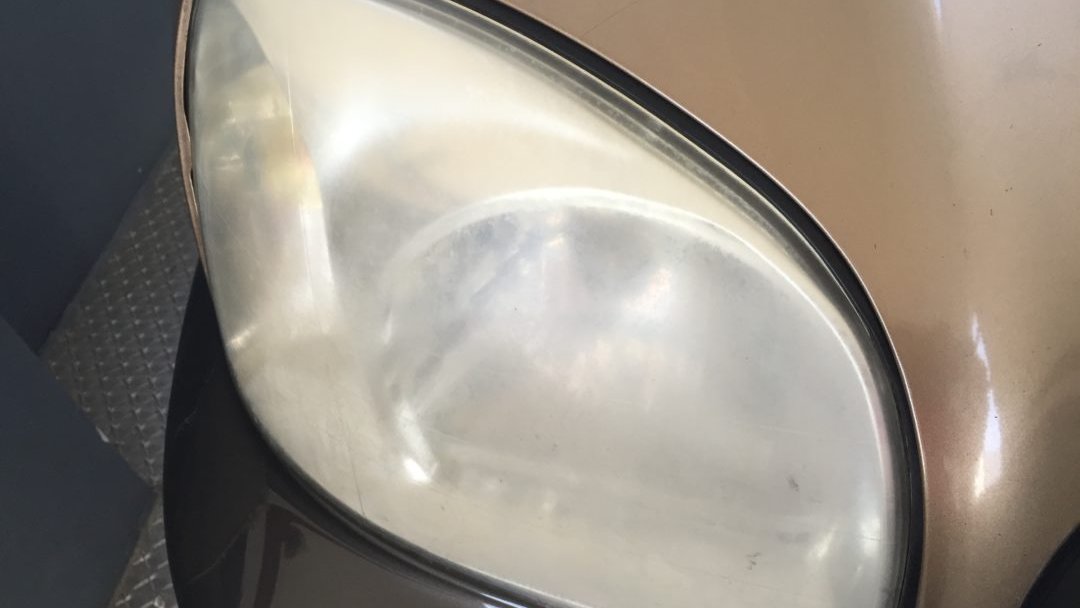 Veiasa's tweet photo. #VeiTip Un faro sucio no sólo hace que perdamos luminosidad, también puede provocar deslumbramientos al resto de conductores.
Dado que son un elemento indispensable para la #SeguridadVial, serán revisados cuando pases la #ITV.
📢Púlelos si los ves opacos y evita un desfavorable https://t.co/WcA88HFWxD