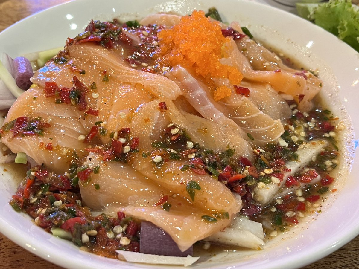 sirichai_poll's tweet photo. ด้วยความอยากกินอะไรแซ่บๆ #ไปตามนัด เลยมากินร้าน #ลำภูราคาเฟ่ #ยำเบรคแตก #ลำภูรายำแซ่บ หลายชื่อเกิ๊น… 
วันนี้สั่ง ยำสองหอย (หอยแครง+หอยนางรม) ต้มยำปลากะพงน้ำข้น ยำแซลมอนยอดมะพร้าว ยำสองใจ (คอหมูย่าง+คอหมูทอด) (ต่อ) https://t.co/4d836F71hn