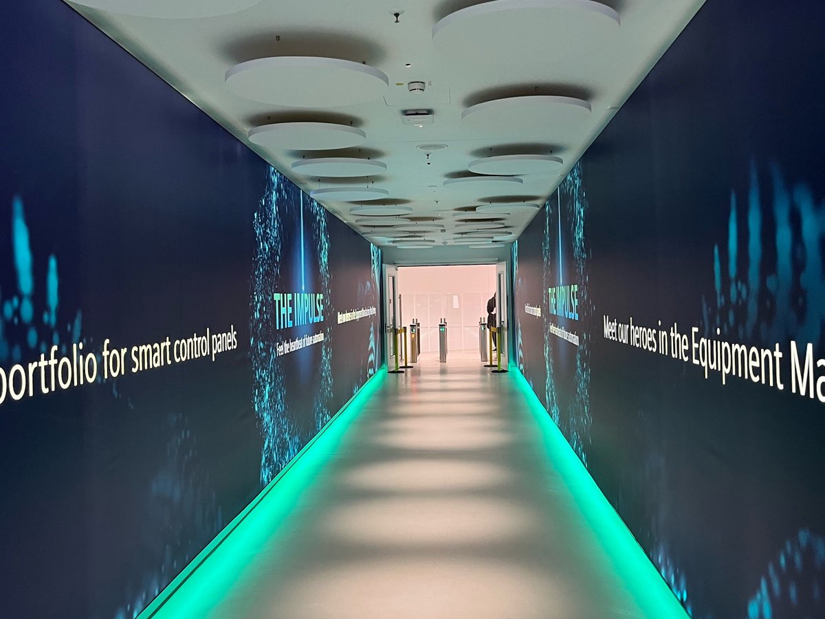 KNAPP_AG_de's tweet image. The stage was set for us yesterday at Siemens Supplier Day. The top 25 suppliers of Siemens were invited. We presented our Open Shuttle Fork. Afterwards we were available for questions at our booth. #makingcomplexitysimple #weareknapp #siemens #openshuttle #amr #agv #aiv #pallet