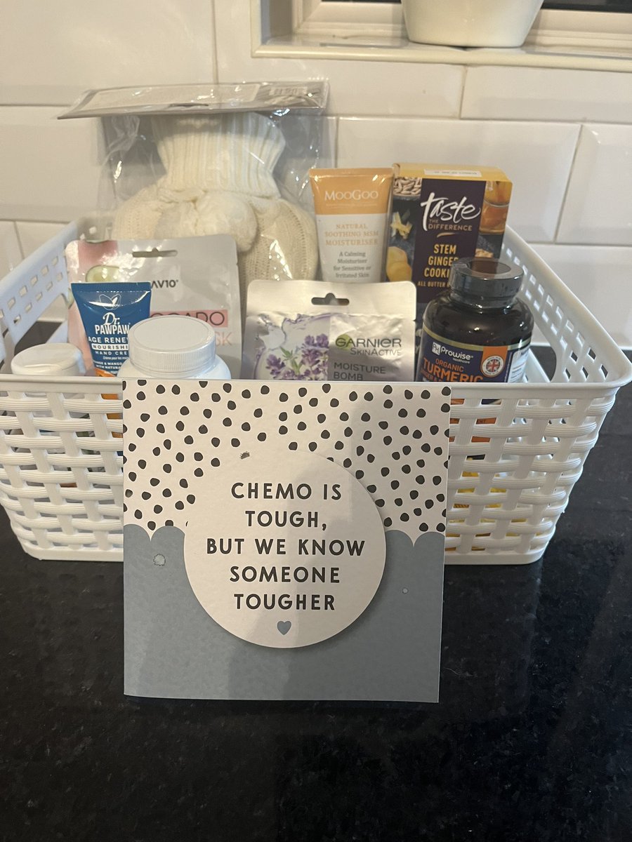 Rachet7474's tweet photo. I have THE very best friends…care package AND the best gift I’ve ever had in my life….a blanket with my favourite pics!!! Love these guys so so much! #feelingblessed #sotouched #greatestfriendsever #frelingveryloved https://t.co/bQM33JwI28