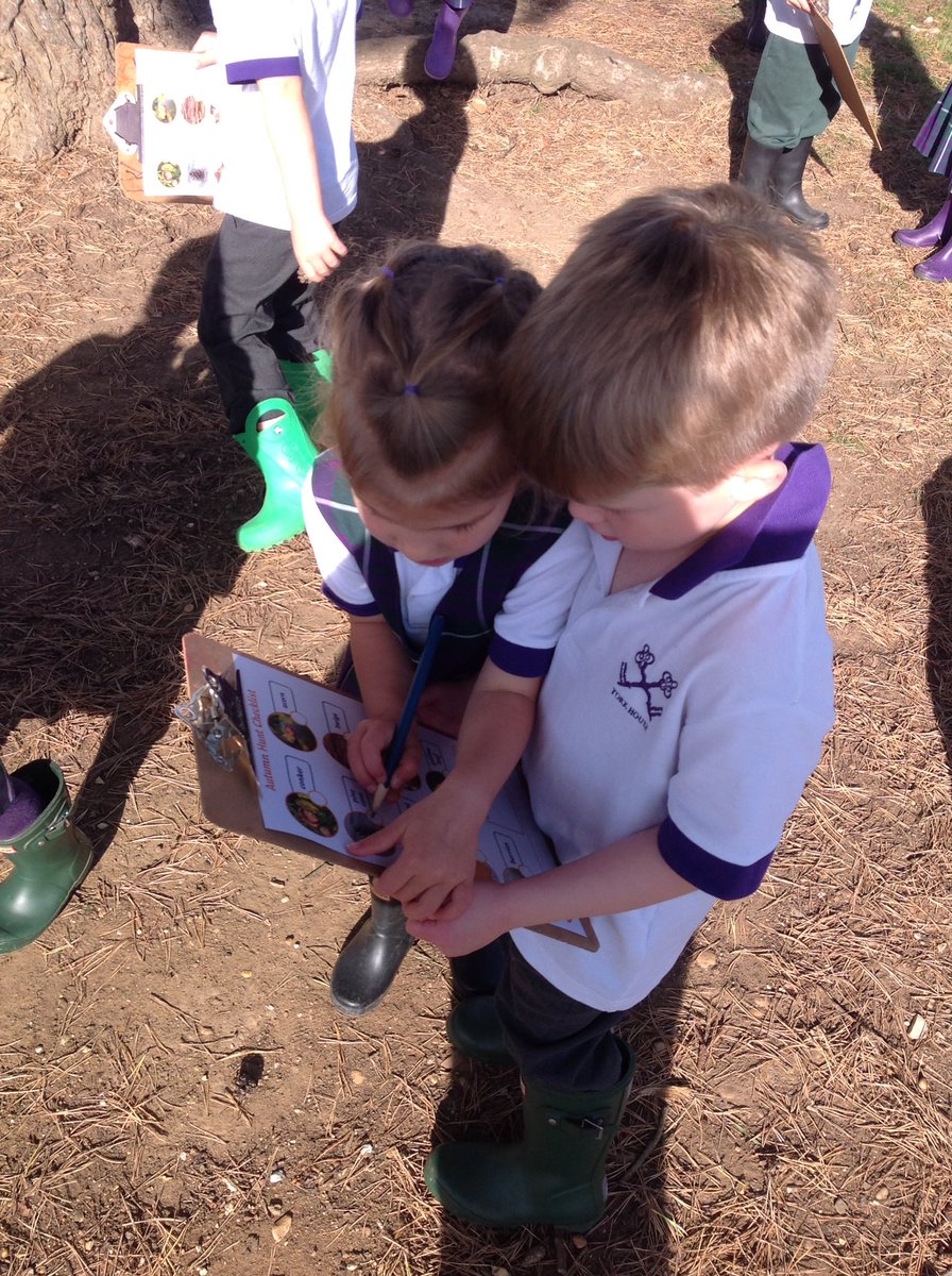 YH_EarlyYears's tweet photo. #YorkHouseReception went on a walk around our school grounds this week to spot the signs of autumn and to collect autumn treasures to use in our learning in the classroom 🍂 #AdventureAwaits #TheYorkHouseWay https://t.co/MYgm1XFFu5