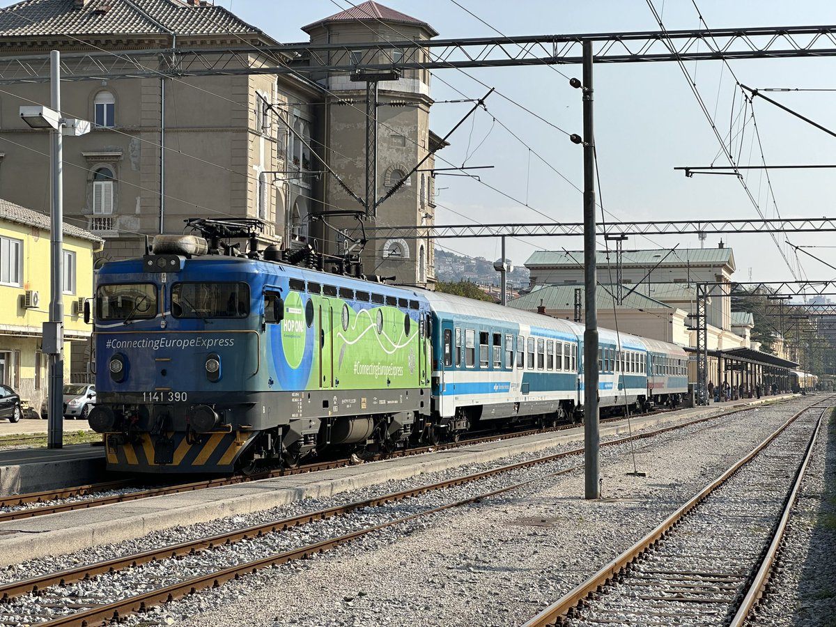 jonasr_97's tweet photo. Mit dem #ConnectingEuropeExpress von Rijeka nach Ljubljana 🥰 https://t.co/fYtSo8g6nr