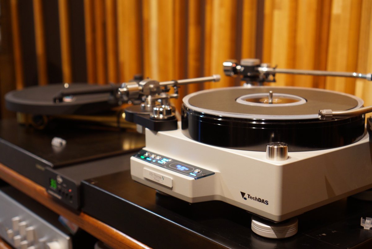 soundhunter1940's tweet photo. 本日より22日(土)まで『秋のレコードプレーヤーフェア』開催です！

#LUXMAN のフラッグシップモデル #PD191A をはじめとして、#YAMAHA #GT5000 や #TechDAS #AirForceVPremium 、#Linn  #LP12 などさまざまなレコードプレーヤーをお聴きいただけます！

秋の夜長にアナログはいかがでしょうか？ https://t.co/hSv6J0VxkN