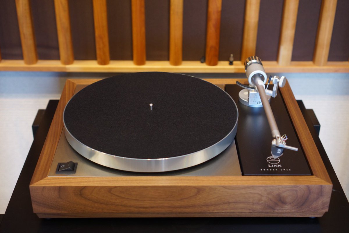 soundhunter1940's tweet photo. 本日より22日(土)まで『秋のレコードプレーヤーフェア』開催です！

#LUXMAN のフラッグシップモデル #PD191A をはじめとして、#YAMAHA #GT5000 や #TechDAS #AirForceVPremium 、#Linn  #LP12 などさまざまなレコードプレーヤーをお聴きいただけます！

秋の夜長にアナログはいかがでしょうか？ https://t.co/hSv6J0VxkN