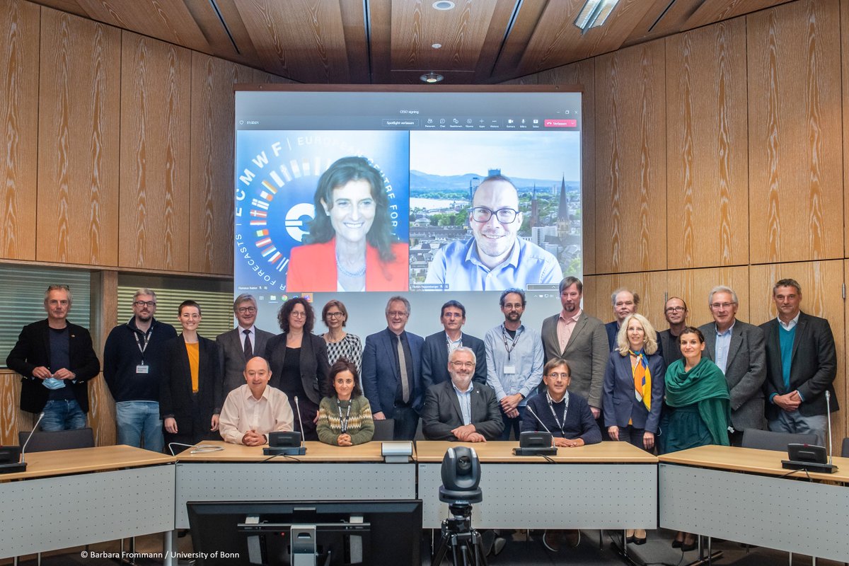 ECMWF's tweet photo. Our partnership with the Center for Earth System Observation and Computational Analysis (CESOC), a joint scientific facility of @UniBonn, @UniCologne & @fz_juelich, is now official, following the signing of a Memorandum of Understanding yesterday.
➡️https://t.co/YOrHF6wk0Q https://t.co/yqsl0EyfUV