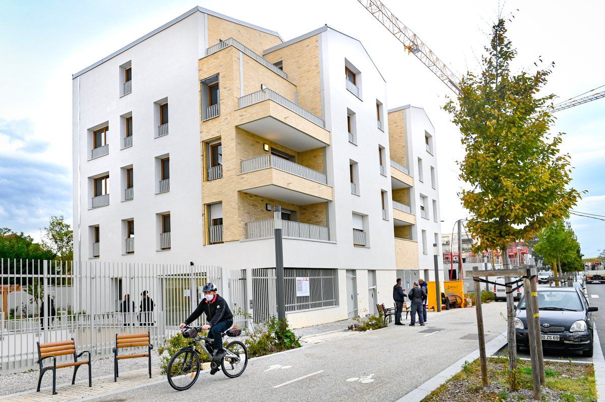 Jour 2. Pour les journées de l'architecteur,   <a href="/LMHabitat/">LyonMétropoleHabitat</a> rend hommage aux architectes qui conçoivent avec lui des logements sociaux de grande qualité.

-  Les Platanes à <a href="/saint/">SAINT</a>-priest par <a href="/ZARCHI_LYON/">Z ARCHITECTURE</a>

<a href="/UnionHlm/">UnionHlm</a> @jnarchi_cnoa
<a href="/grandlyon/">Métropole de Lyon</a>
#hlm #architectes