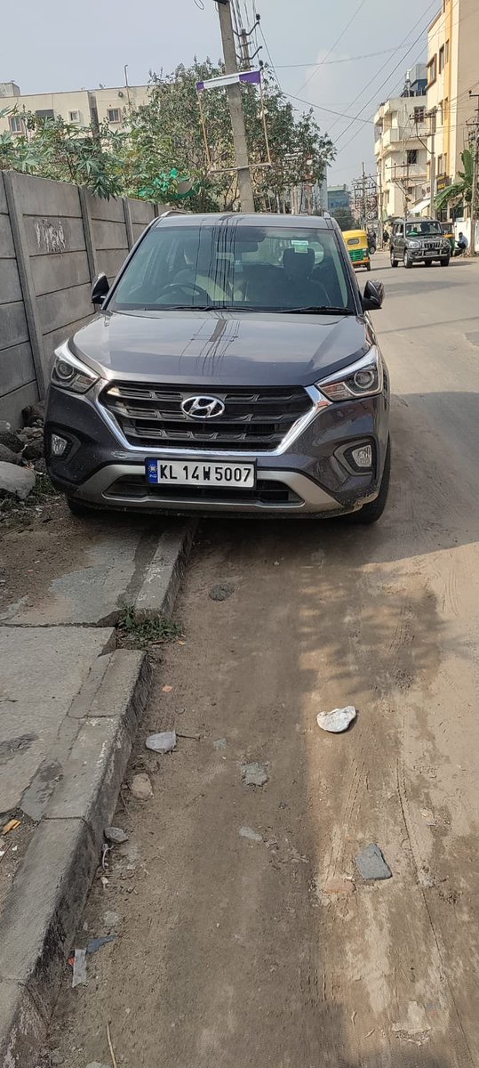 lalli_bv's tweet photo. Private vehicles parked on the footpath obstructing walking for pedestrians!
@hsrltrafficps @hsrlayoutps
Citizens are forced to walk on road with no #SafeFootpath.
#FootpathBeku
Its a hospital and school zone.
https://t.co/B1x3pP16vu https://t.co/XTAfCUfs0k