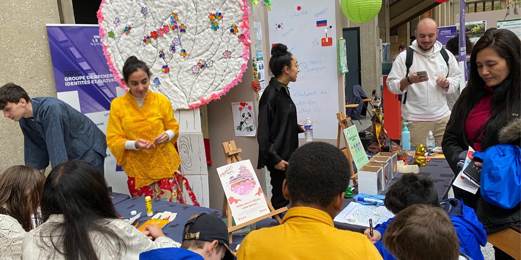Univ_LeHavre's tweet photo. 🧪#FDS22
La village des Sciences accueille ses visiteurs depuis hier ! Stands, ateliers, expositions et rencontres avec les chercheurs de l'#ulhn à l'Hôtel de ville du Havre ! 
Infos et programme 👉 https://t.co/b3EWfbxChl https://t.co/B6VMU5uOYF