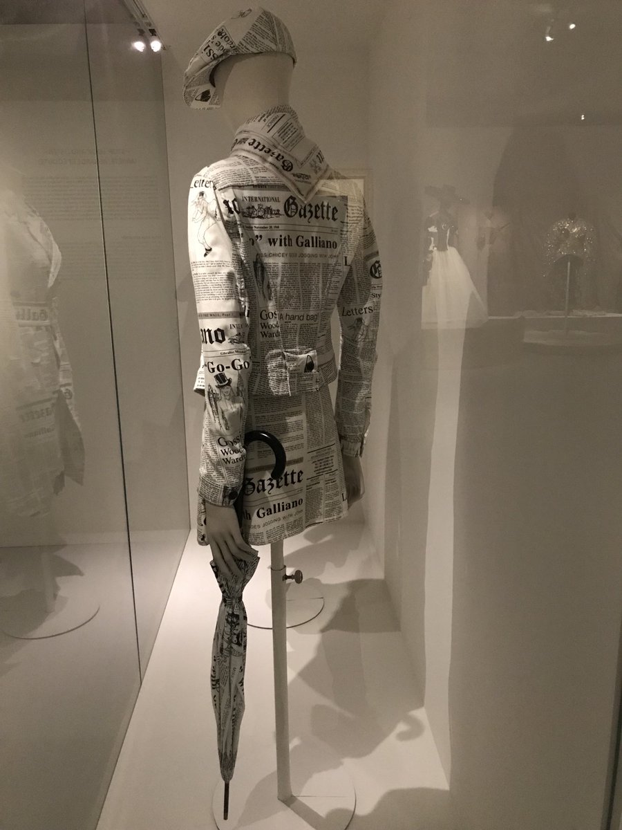 Tenue du parfait journaliste par temps de pluie ? Souriez c’est #vendrediphoto