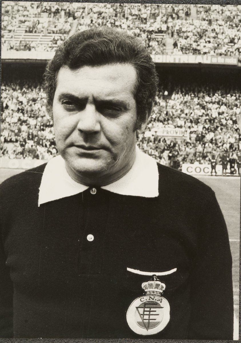 Ángel Franco Martínez, 'Franco' para los espectadores.

Quizás su nombre no te suene, pero es el árbitro que lo cambió todo. 

Por él, o gracias a él, a los colegiados se les conoce por los apellidos. 

¿Por qué? Te lo contamos.