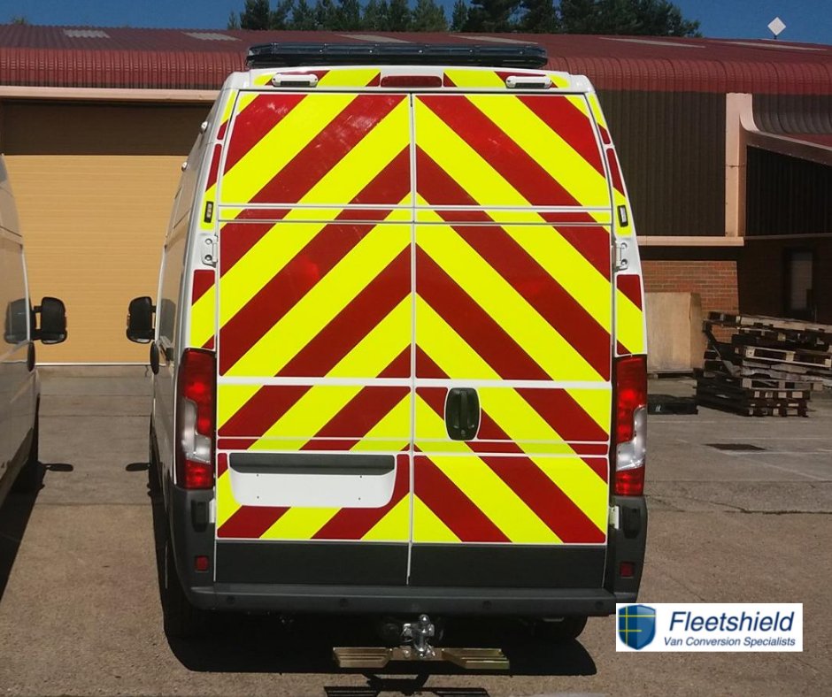 Chevrons and scene LEDs make working in darkness during the winter months a viable concept. All part of this local authority van conversion. 💡

⁣⁣⁣#vanconversions #vanlights #vanlove #vanmods #vanmodification #plylining #grp #grplining #racking