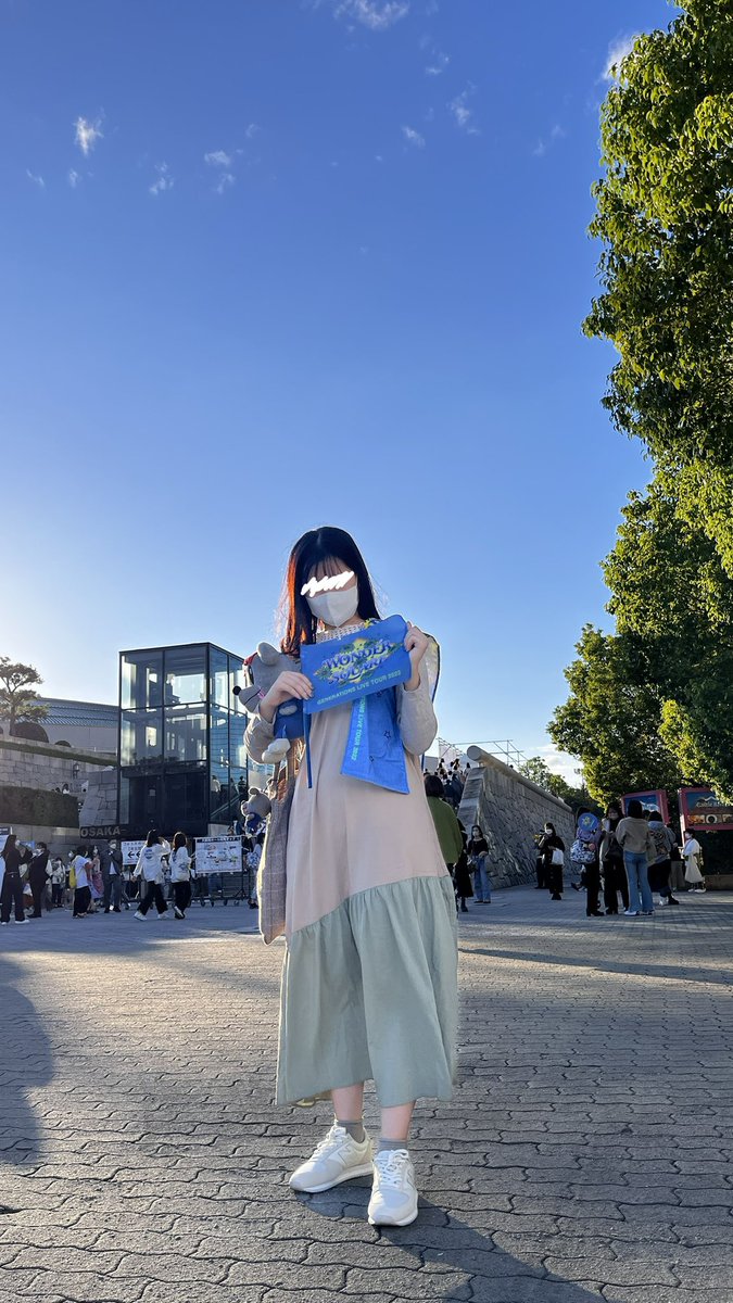 haru_gy0107's tweet photo. GENERATIONS LIVE TOUR 2022
"WONDERSQUARE" 大阪 Day2✨

2日目は、真由ちゃん×isn’t she?さんのバイカラーワンピで参戦してきました👗
大好きな人が作ったお洋服で、大好きな人たちのライブに参戦することができてとっても幸せでした🤍💙

@mayuhotta0402 

#堀田真由 ちゃん
#isntshe #イズシー https://t.co/0GBgaIR9DX