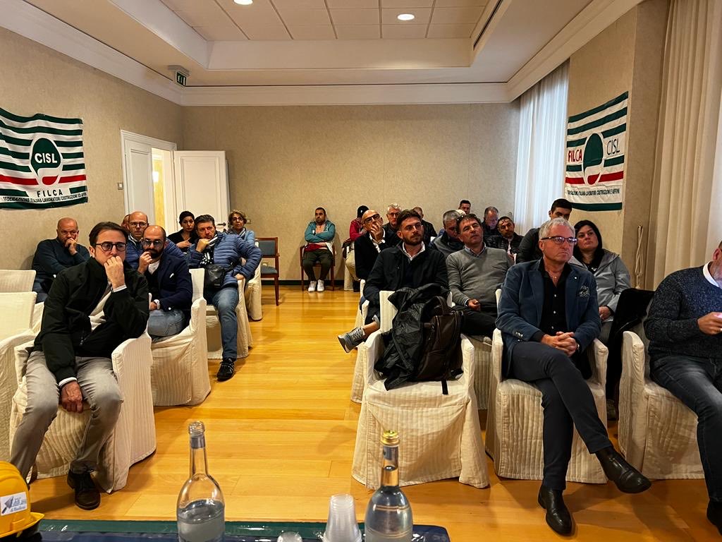 FilcaCislBas's tweet photo. Consiglio Generale ⁦@FilcaCislBas⁩ con la presenza della Segreteria Nazionale ⁦⁦@FilcaCisl⁩ ⁦@CRaghitta⁩ ed il Segretario organizzato ⁦@cislbasilicata⁩ Quaratino, al centro del dibattito il ruolo del sindacato delle costruzioni in Basilicata https://t.co/iamDbvhs52