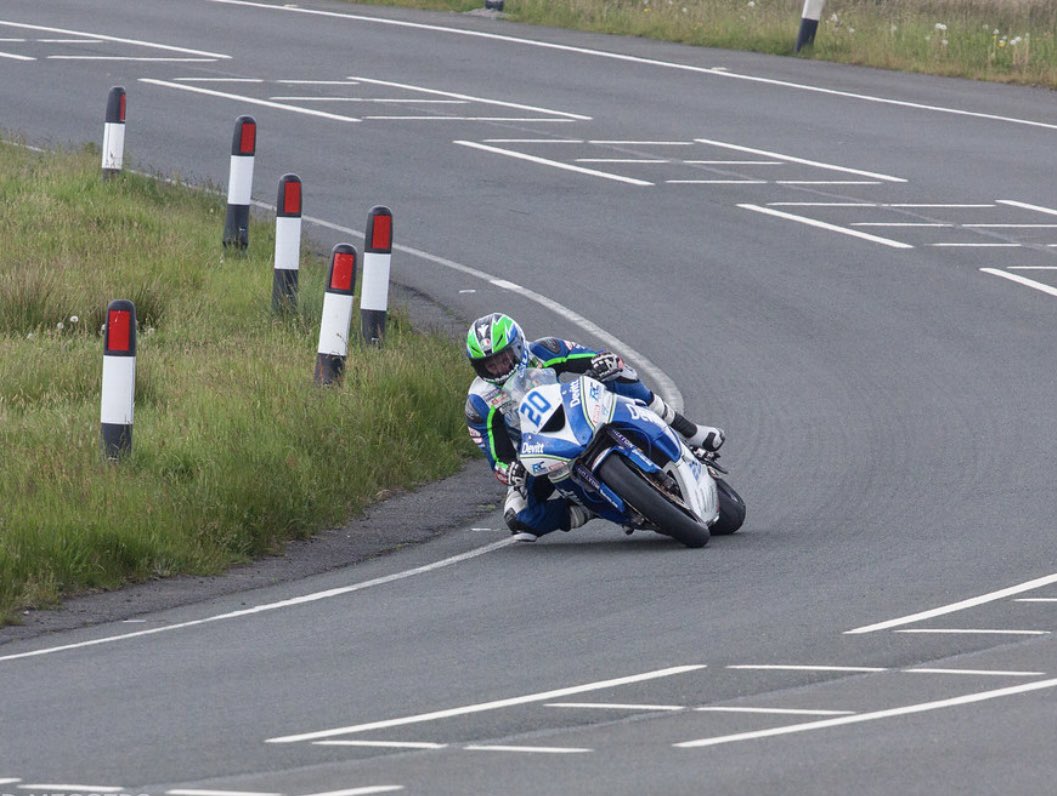 Lintinracing's tweet photo. #flashbackfriday to a corner known for its wind on a little island. #TT2016 #Supersport #rcexpressracing https://t.co/M7GqmFl79Y