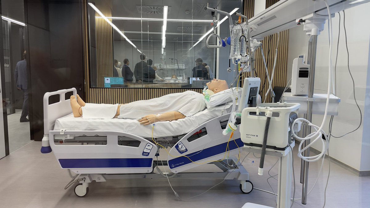 CESAG_'s tweet photo. CESAG y @quironsalud sellan su alianza con la inauguración de las nuevas instalaciones de la nueva Escuela de Enfermería que lleva el nombre de doña Rosa María Regí Font, impulsora y promotora de esta nueva obra. Y gracias a la delegada @SalutGOIB Patricia Gomez, por su apoyo. https://t.co/AdEwuaxAim