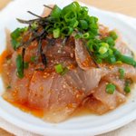 おつまみにぴったり!辛味が最高な「ラー油ごまカンパチ」。
