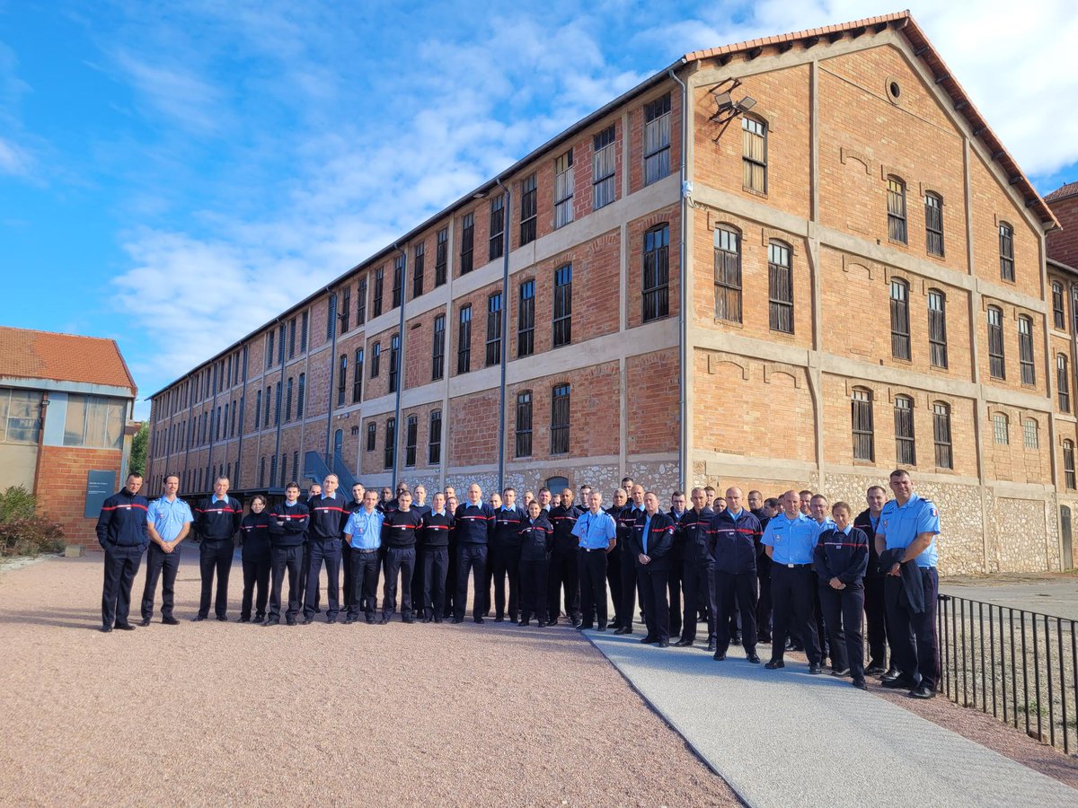 ENSOSP's tweet photo. #Histoire #Valeurs #Transmission La semaine dernière, les #OfficiersÉlèves la #Filt 103 se sont rendus au #Camp des Milles, à #Aix
✅Visite du site
✅Échanges sur le devoir de mémoire
✅Retours d'experience #Retex https://t.co/SPEgjK1Ztw
