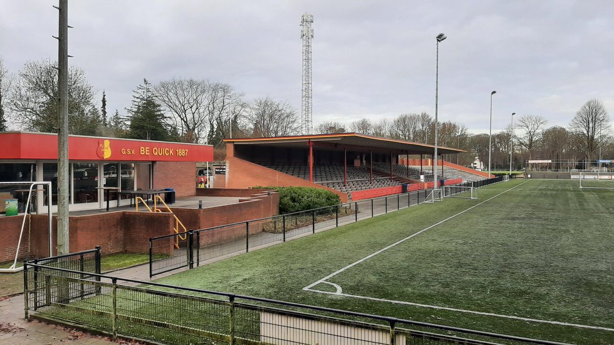 Drie kunstgrasvelden op Esserberg vervangen, ook hoofdveld Be Quick 1887 #groningen: oogtv.nl/2022/10/drie-k…