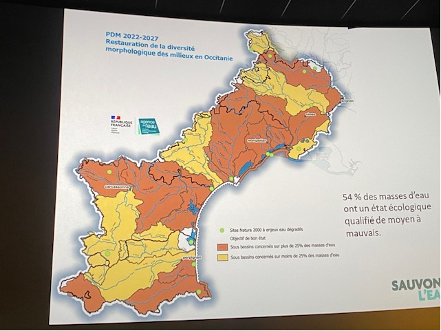 🚨En Occitanie, ➕de la moitié des rivières ont un état écologique moyen, voire mauvais 🫤 Pourtant une #rivière en bon état est une alliée pour faire face aux effets du #changementclimatique ❗️🌡️ (1/2)