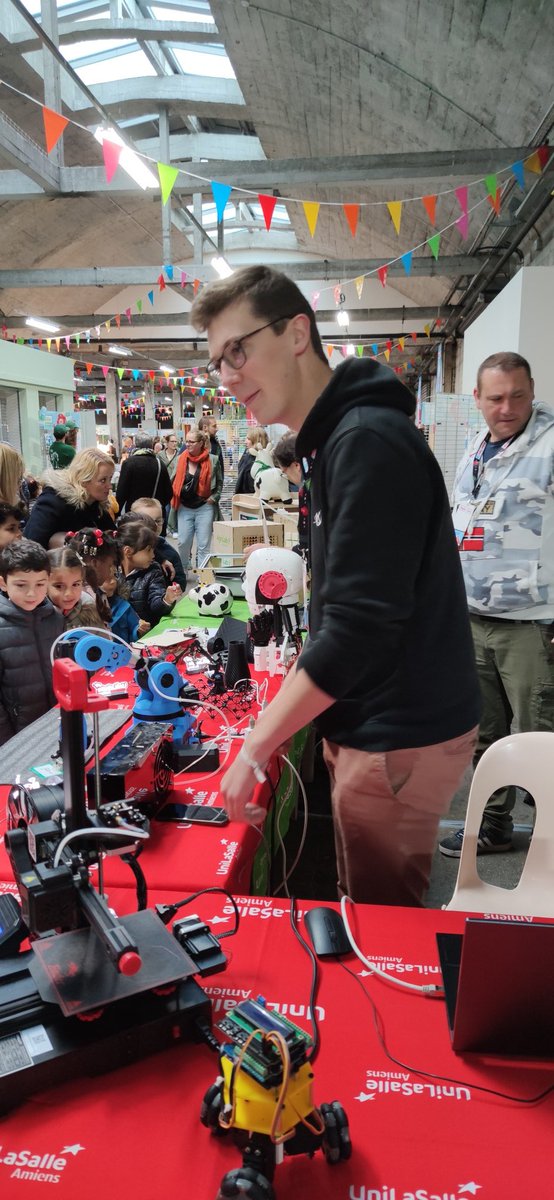 MakerSpaceULSA's tweet photo. Nous sommes à la @MakerFaireLille pendant trois jours pour vous présenter les projets de l'école et du MakerSpace avec @UniMakersAmiens ! N'hésitez pas à passer nous voir si vous êtes de passage 😊 
Les copains d'@_AgriLab_ sont également présents à côté du stand ! https://t.co/z98ytcHCU5