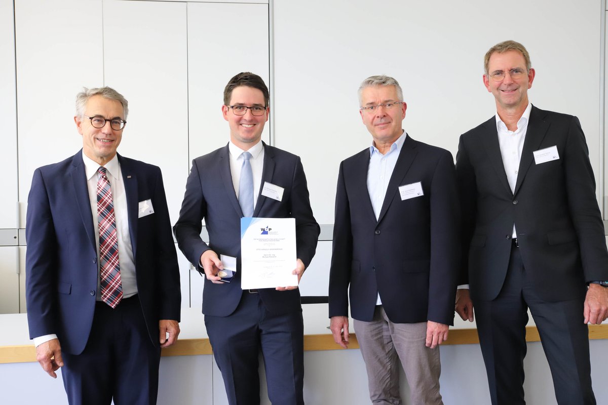 Für seine wissenschaftlichen und wirtschaftlichen Erfolge bekam Dr. <a href="/Riesener_M/">Michael Riesener</a> gestern im Rahmen des Jahreskongresses der #WGP die renommierte Otto-Kienzle-Gedenkmünze verliehen. Lesen Sie hier mehr über den Preisträger und seine Projekte:
wgp.de/de/paradigmenw…
<a href="/RWTH/">RWTH Aachen</a> @rwth_wzl