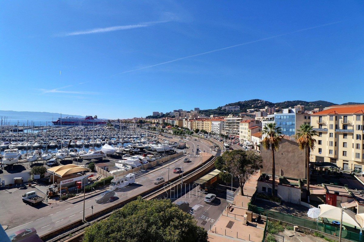 santini_immo's tweet photo. Vivre en ville et avoir une vue dégagée, c’est possible à Ajaccio !
~
Nos autres vues sont sur notre site https://t.co/gI8DGp8sok https://t.co/QRtku8U7K0