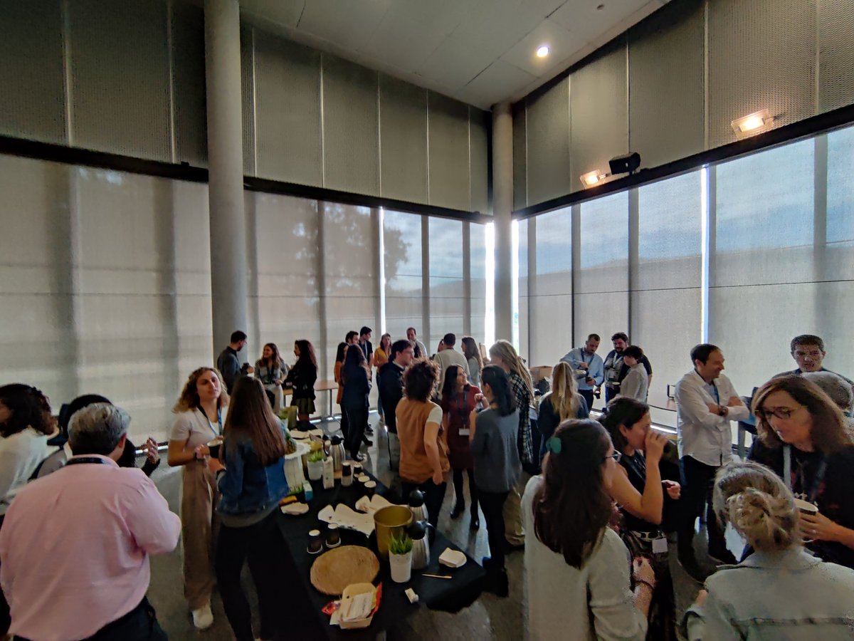 ArkaitzLab's tweet photo. Aaaaand we made it to coffee! Great discussion in the first session from @VTorranoMoya #NuriaMalats #pacoReal @CNIOStopCancer and #EnriqueGzlezBillalabeitia @H12O_GUCancer labs! @CICBIOGUNE @CienciaGob #URONCOMOL https://t.co/5Ad0bGNvjt