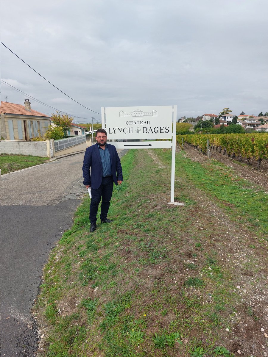Galvinjoe's tweet photo. A fantastic couple of days in #Bordeaux with my colleagues @OBriensWine some special memories made &amp; a big thanks to all our family of wine makers who rolled out the red carpet, too many to mention but a special thanks too @lynch_bages for a very special evening of food &amp; 👌 wine https://t.co/33wkynz9I6