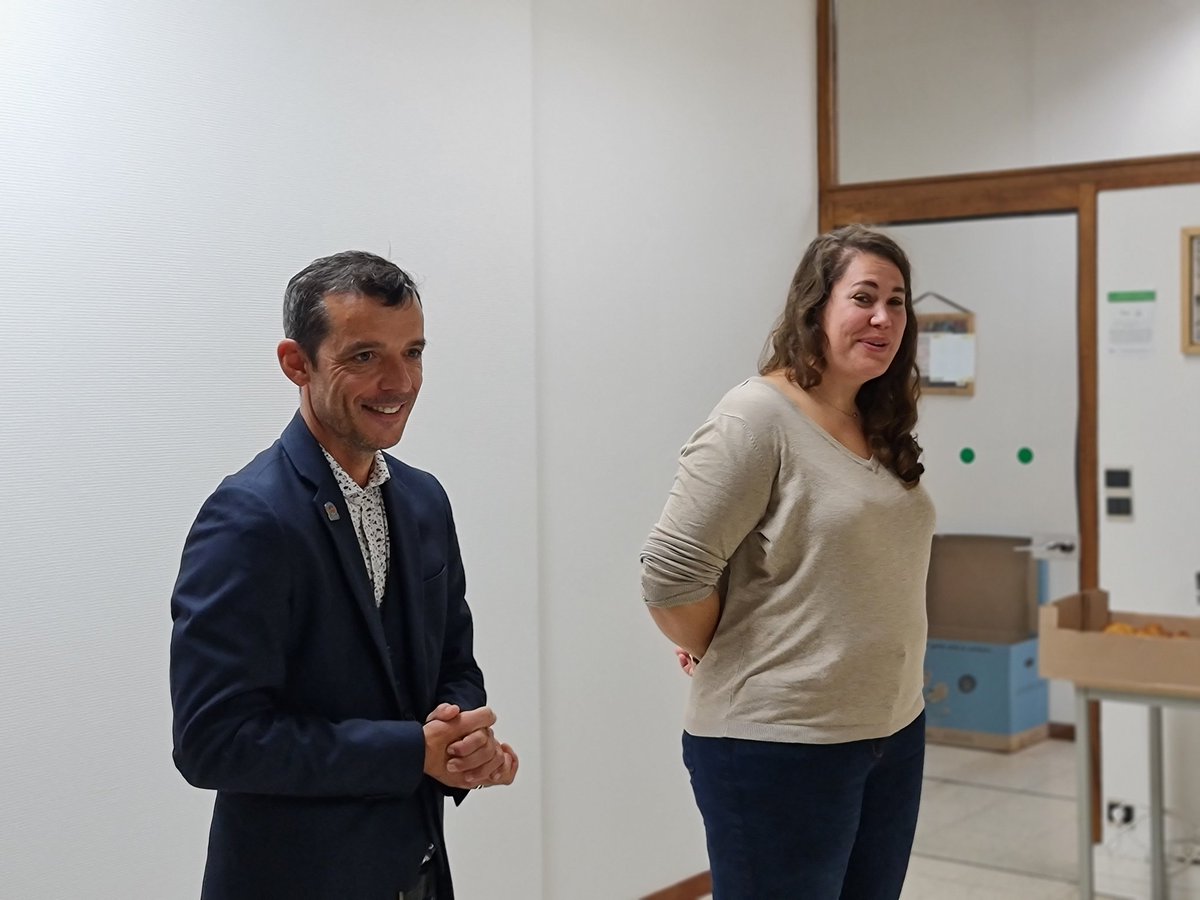 OrangeStoreOff's tweet photo. 🟢 En direct des #AteliersDuBocage, dans les #DeuxSèvres, notre partenaire privilégié dans le recyclage des mobiles, pour visiter et échanger sur la manière dont sont recyclés les mobiles, ainsi que sur nos enjeux sociétaux, avec les équipes de @S_lebriss #PaysDeLaLoire. https://t.co/YVTN2FkmFK