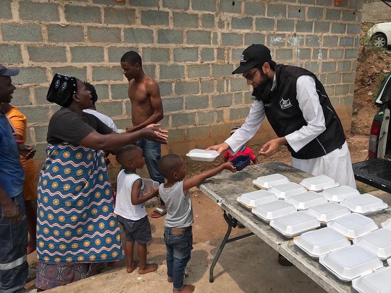 Alimdaad's tweet photo. Al-Imdaad Foundation teams in KZN and Gauteng continue to feed their respective communities with meals served in Chatsworth and Cornubia in the Durban area and in Protea South,  Johannesburg.

#alimdaad #strivingtoservehumanity #hotmeals #feedingscheme #foodaid #foodrelief #sa https://t.co/Xa3F9qUpEJ