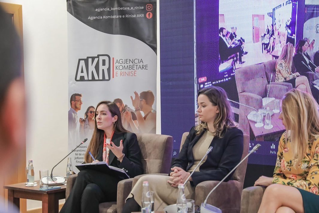 e_rinise's tweet photo. Në këtë event morrën pjesë përfaqësues të institucioneve publike, organizata të shoqërisë civile dhe të rinj nga Ballkani Perëndimor, për të disktuar rreth praktikave pozitive, sfidave e strategjive në fushën e rinisë.
#AKR #Rinia

2/2 https://t.co/uVgaG8qu4l