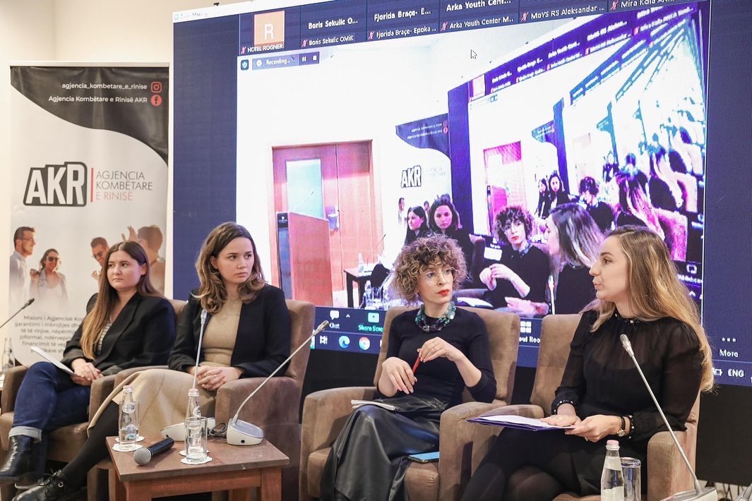 e_rinise's tweet photo. Në këtë event morrën pjesë përfaqësues të institucioneve publike, organizata të shoqërisë civile dhe të rinj nga Ballkani Perëndimor, për të disktuar rreth praktikave pozitive, sfidave e strategjive në fushën e rinisë.
#AKR #Rinia

2/2 https://t.co/uVgaG8qu4l
