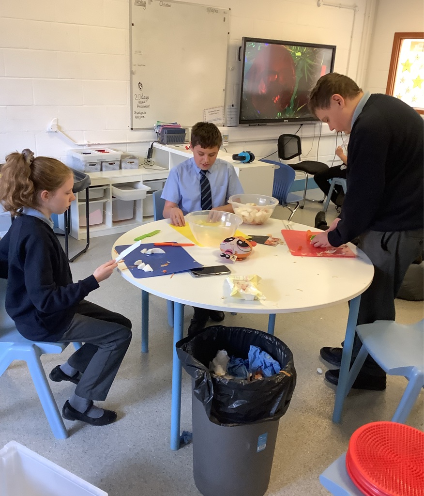 ALS_KS3's tweet photo. Brazil class celebrated the Harvest Festival this week in Food Technology. They used lots of different seasonal vegetables to make Scouse! @AbbotsLeaSchool https://t.co/Vrk3sRYARQ