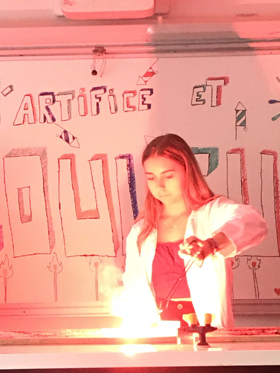 Science en fête au lycée de la Boisse : accueil et présentation par les lycéens et des collégiens de Montluel aux élèves des écoles et établissements des environs. Demain ouverture grand public. Un remarquable investissement des élèves et des enseignants. Bravo à tous et merci !