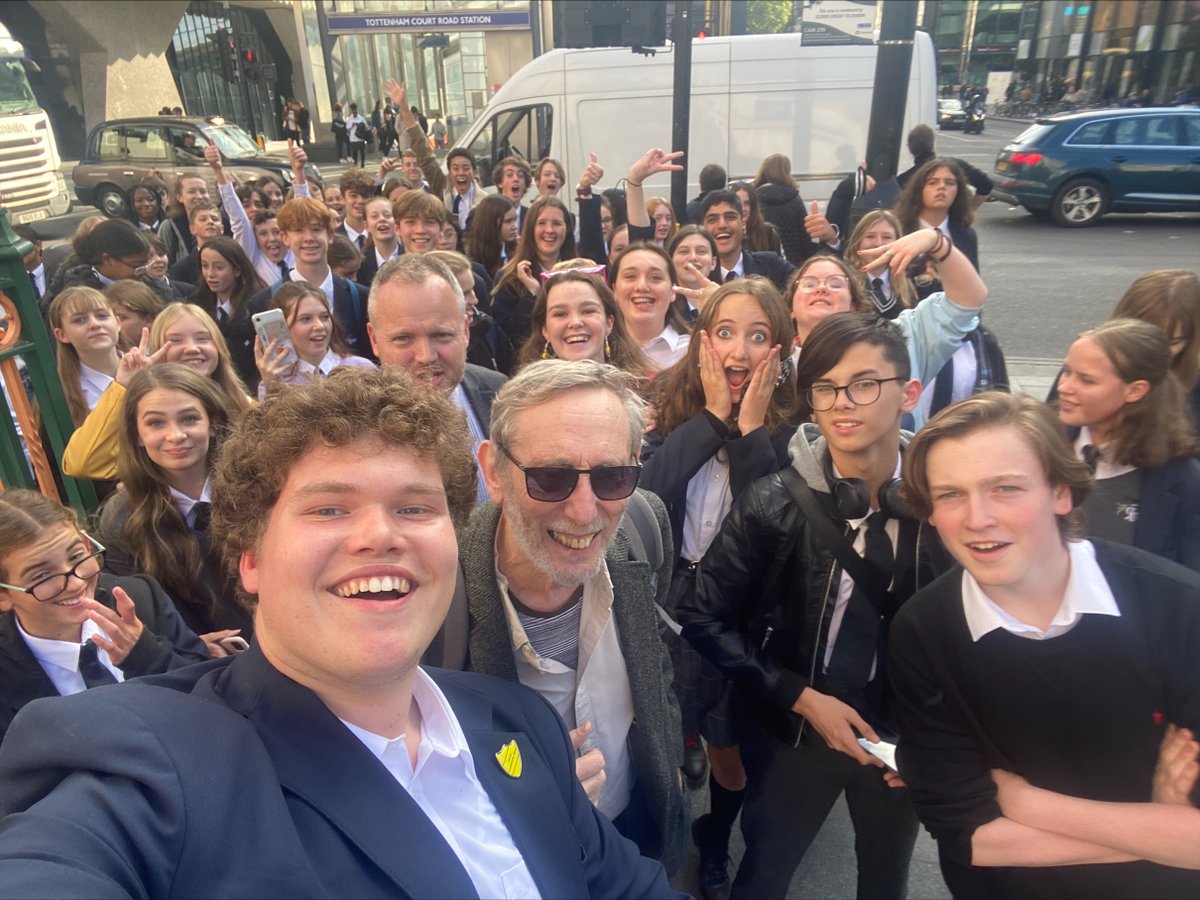 GoldingtonAcad's tweet photo. Our students had a great day yesterday when we took them to watch ‘Grease’ at The Dominion Theatre in London. It was a fantastic performance and the students were a credit to the school. A big bonus was bumping into @MichaelRosenYes! https://t.co/onpruQ8jOJ