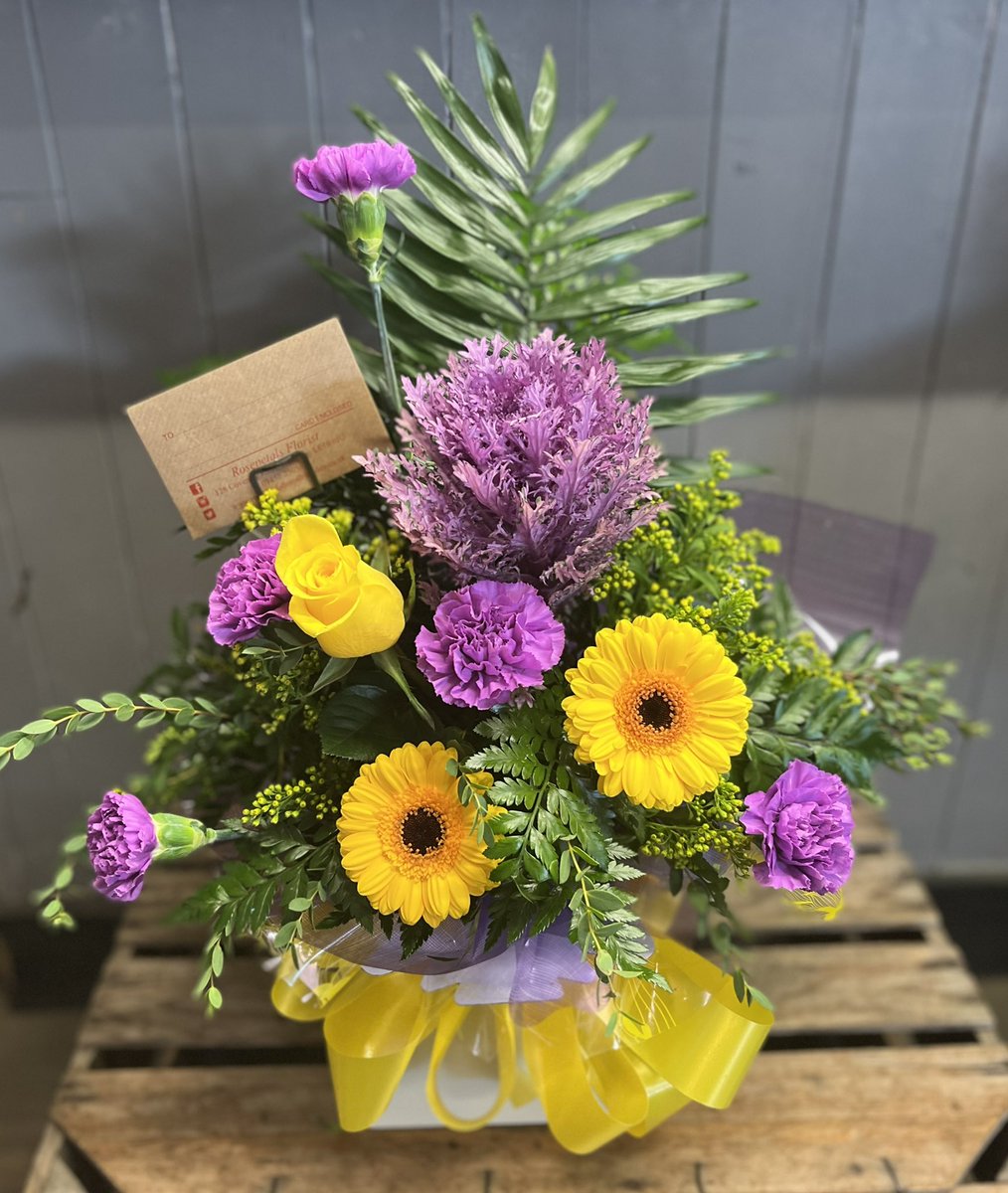 RosepetalsF's tweet photo. Start the weekend with a smile 😀 
#hinckley #burbage #barwell #earlshilton #stoneystanton #stokegolding #elmesthorpe #wolvey #marketbosworth #sapcote #nuneaton #stapleton #hinckleyafc #fosse107 #fennydrayton #flowersmakemehappy   #flowersofinstagram  #wonderfulhinckley https://t.co/xxdLuPPgy3