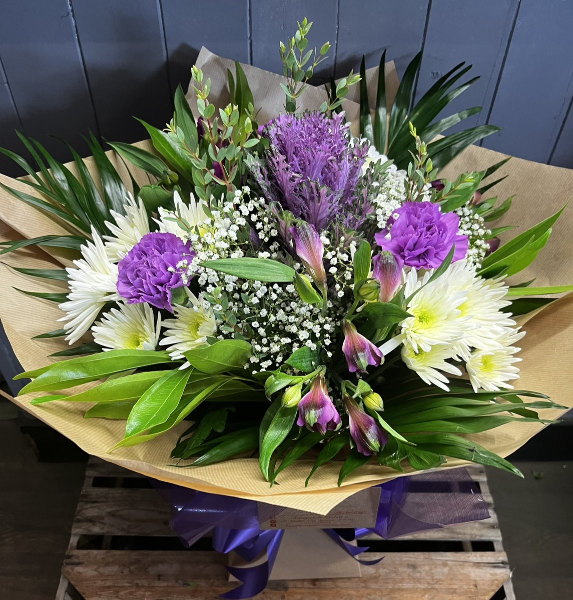 RosepetalsF's tweet photo. Start the weekend with a smile 😀 
#hinckley #burbage #barwell #earlshilton #stoneystanton #stokegolding #elmesthorpe #wolvey #marketbosworth #sapcote #nuneaton #stapleton #hinckleyafc #fosse107 #fennydrayton #flowersmakemehappy   #flowersofinstagram  #wonderfulhinckley https://t.co/xxdLuPPgy3