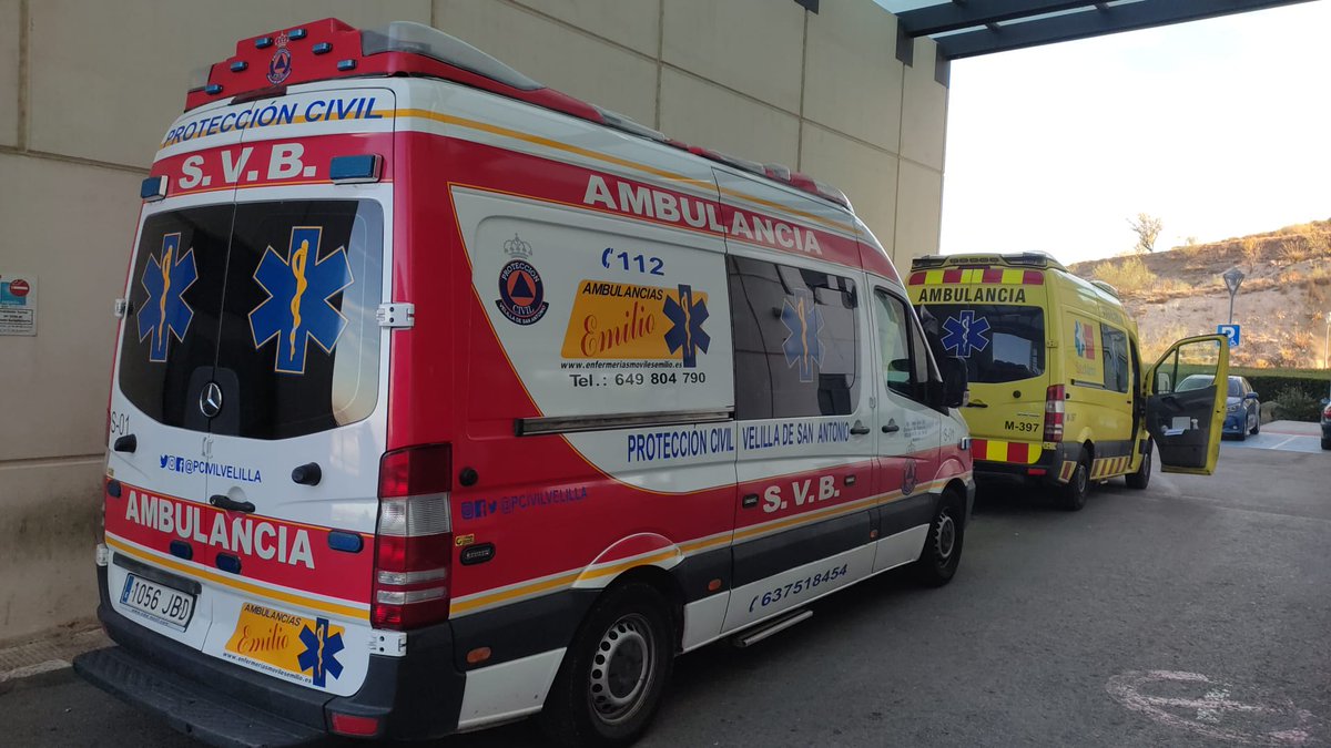 PCivilVelilla's tweet photo. Atendemos accidente de tráfico en M-208 km. 0,300
Trasladamos a 2 niños de 8 y 10 años añ Hospital del Sureste. https://t.co/zIWan8ycQ2