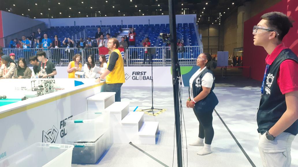 steamles's tweet photo. Lead coach @steamles  volunteered @firstglobal2022 in Geneva @palexpo
#carboncollection
#STEMeducation https://t.co/QpQ68bbKvU